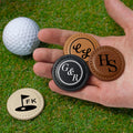 Set de 2 marcadores de bolas de golf magnéticos de cuero PU con nombre e inicial con monograma y tema de golf Regalo de cumpleaños con palo de golf para golfistas amantes del golf