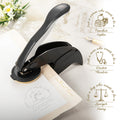 Personalizado Carrera Emblema Libro Embosser Hand Held Embosser Sello en relieve con nombre y texto Regalo de cumpleaños para los amantes de los libros lectores