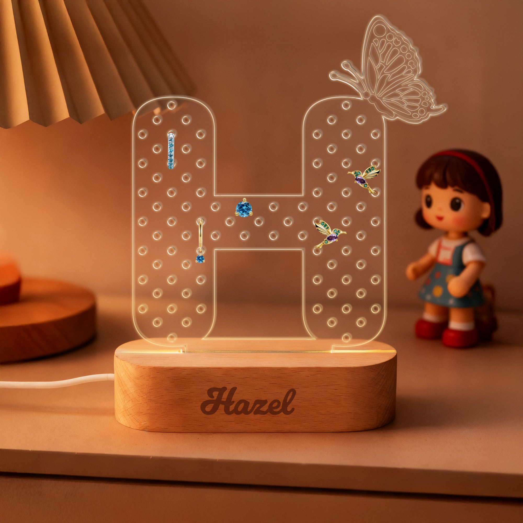 Letra de mariposa personalizada Portapendientes de acrílico Luz nocturna LED con base de madera y texto Accesorio para guardar joyas Regalo de cumpleaños para niñas