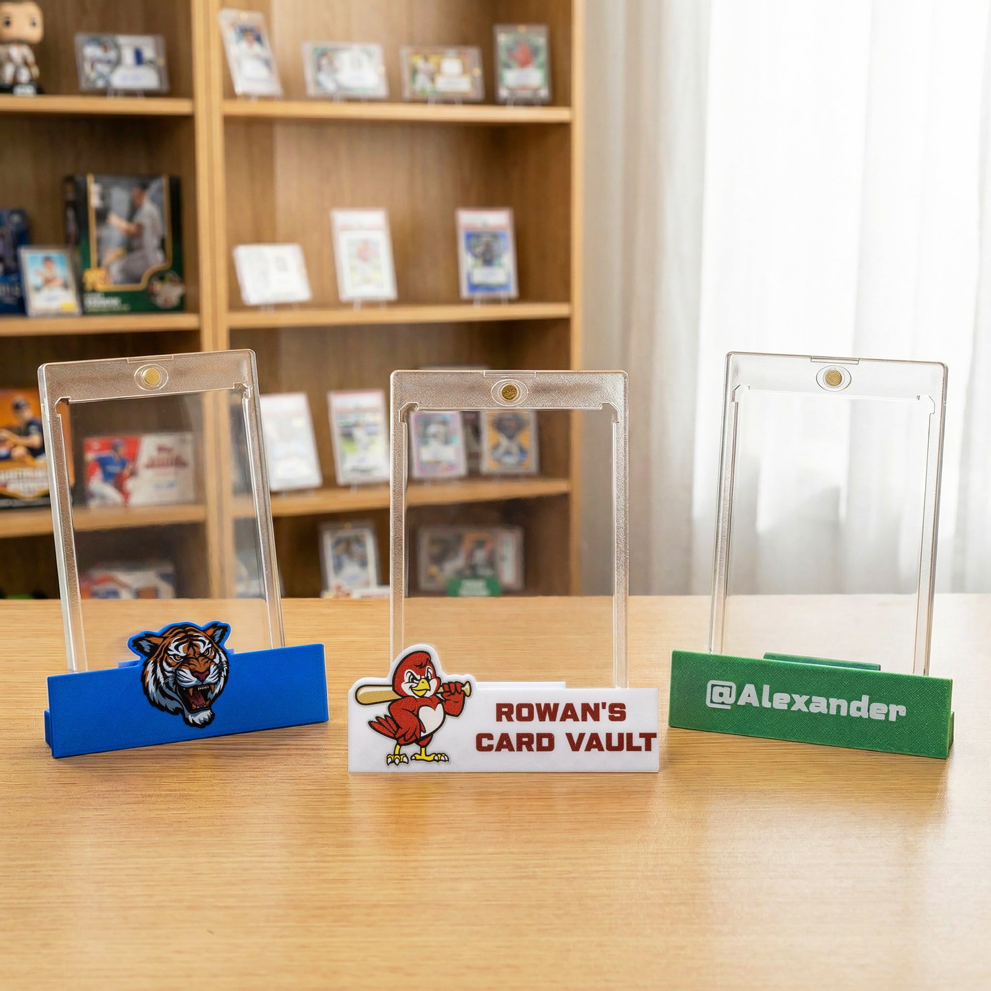 Personalizado Multicolor Logo Texto Ajustable Card Display Stand Escritorio Decoración Gaming Convención Card Collecting Regalo para Card Collector Streamer