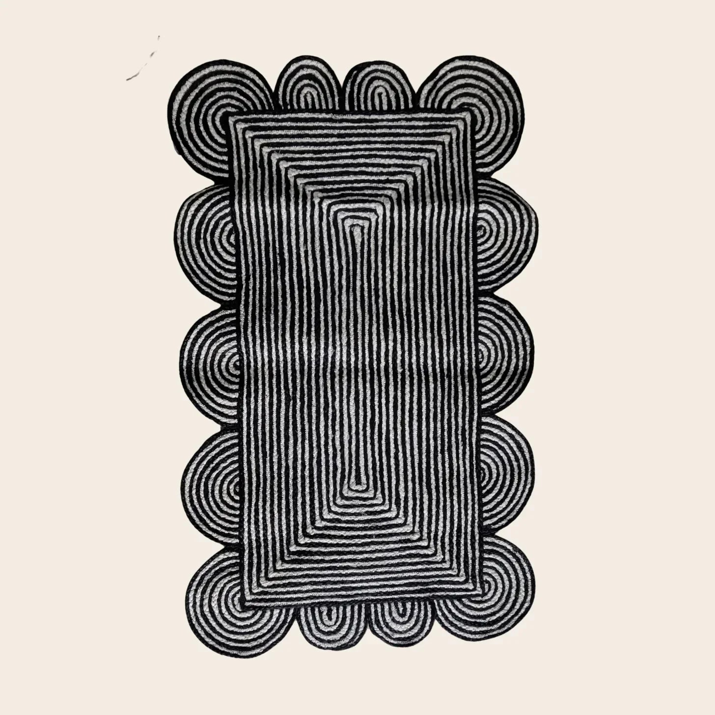 Black and White Scallop Jute Rug