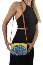 Bolso bandolera pequeño de mujer Julie Mandala Amarilla | CHULA Tulum