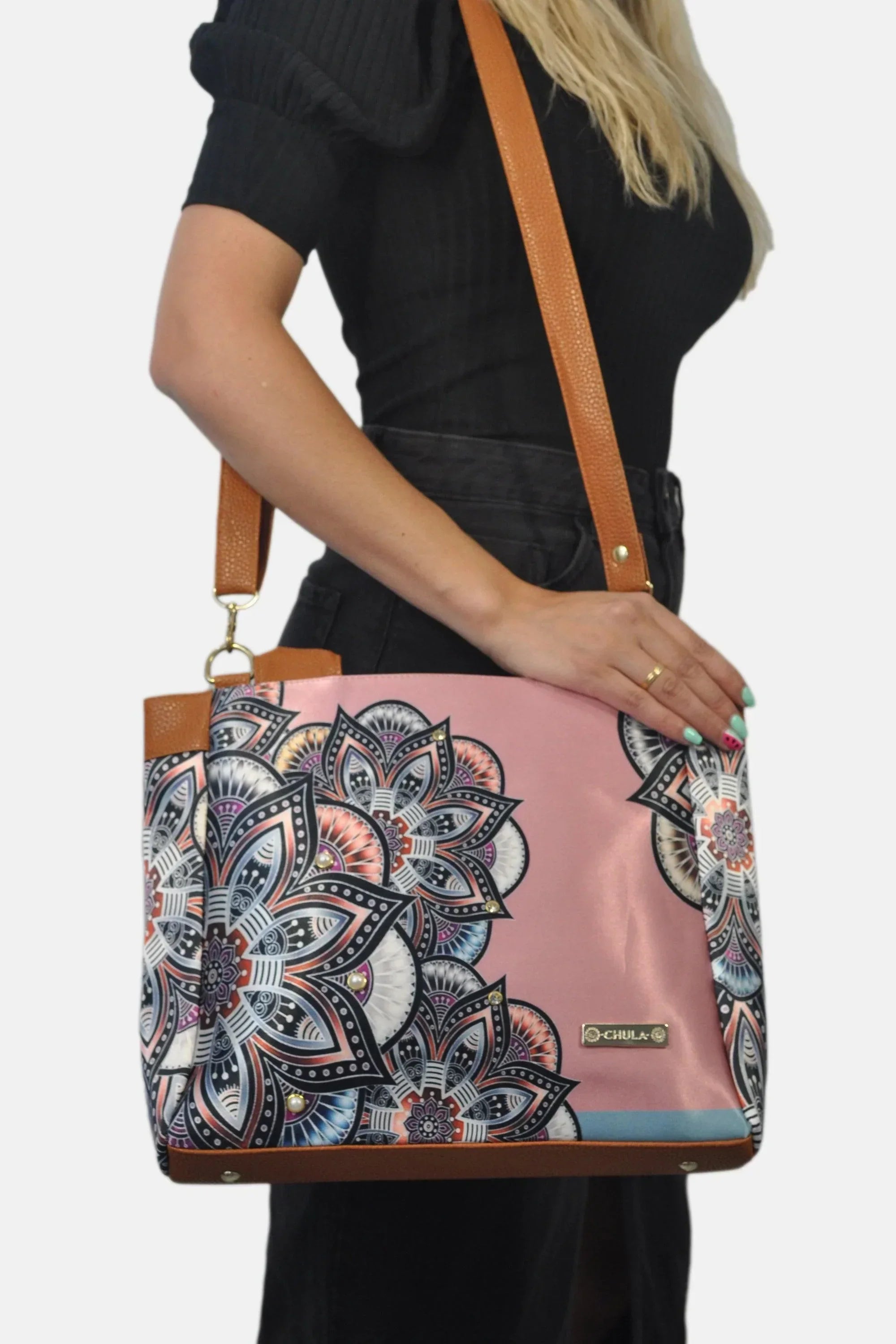 Bolso de hombro y bandolera grande de mujer Angie Mándala rosa | CHULA Tulum