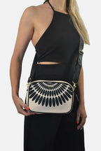 Bolso bandolera pequeño MIA Shoulder Petalos Negros | CHULA Tulum
