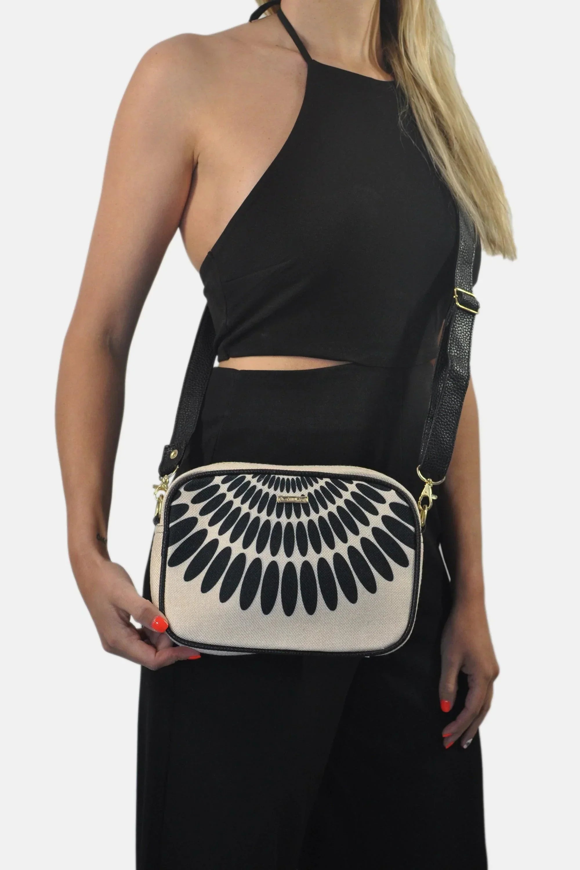 Bolso bandolera pequeño MIA Shoulder Petalos Negros | CHULA Tulum