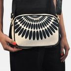 Bolso bandolera pequeño MIA Shoulder Petalos Negros | CHULA Tulum