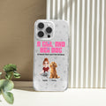 Una chica y sus perros tienen un lazo inquebrantable Diseño de dibujos animados en 3D Funda transparente para iPhone con nombre Regalo de cumpleaños para los amantes de las mascotas Perro Mamá