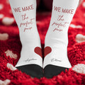 Personalizado We Make the Perfect Pair Set de 2 calcetines largos con nombres Aniversario Día de San Valentín Regalo de boda para pareja Recién casados