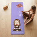 Esterilla de yoga superabsorbente personalizada de dibujos animados con nombre y texto Accesorios deportivos Regalo de cumpleaños para mujeres amantes del yoga