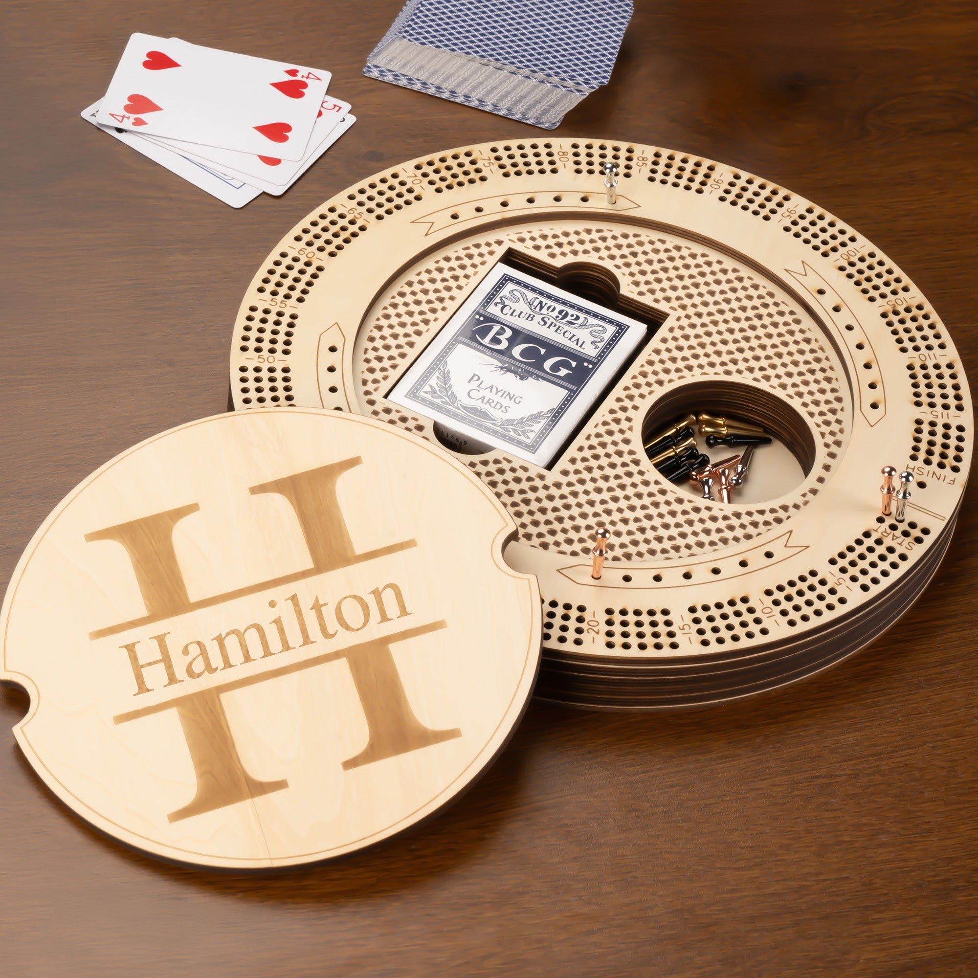 Juego de tablero de madera para jugar al Cribbage personalizado con monograma grabado, 4 pistas y 16 clavijas Juego de viaje para fiestas Regalo de cumpleaños para los amantes del Cribbage