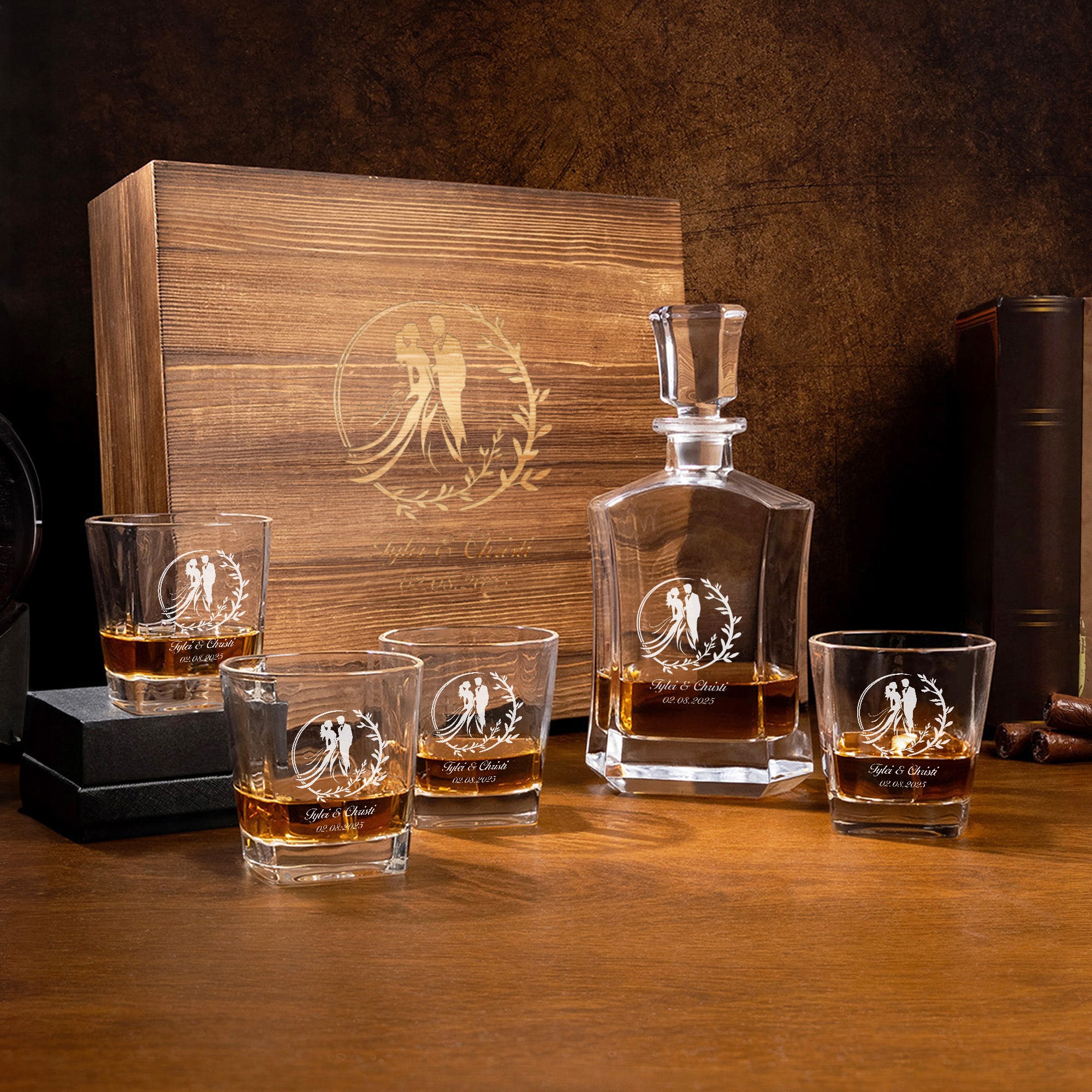 Guirnalda floral personalizada Decantador hexagonal de whisky y copas con nombres iniciales y fecha Día de San Valentín Regalo de cumpleaños para parejas Novios