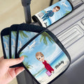 Juego de 2 asas de equipaje personalizadas con el nombre de un personaje de dibujos animados para las vacaciones Regalo de cumpleaños para los amantes de los viajes en familia
