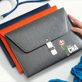 Personalizada Cartoon Character Impermeable PU Cuero Nombre Carpeta con Hebilla Cierre Gratitud Cumpleaños Regalo para Enfermera Médico Personal