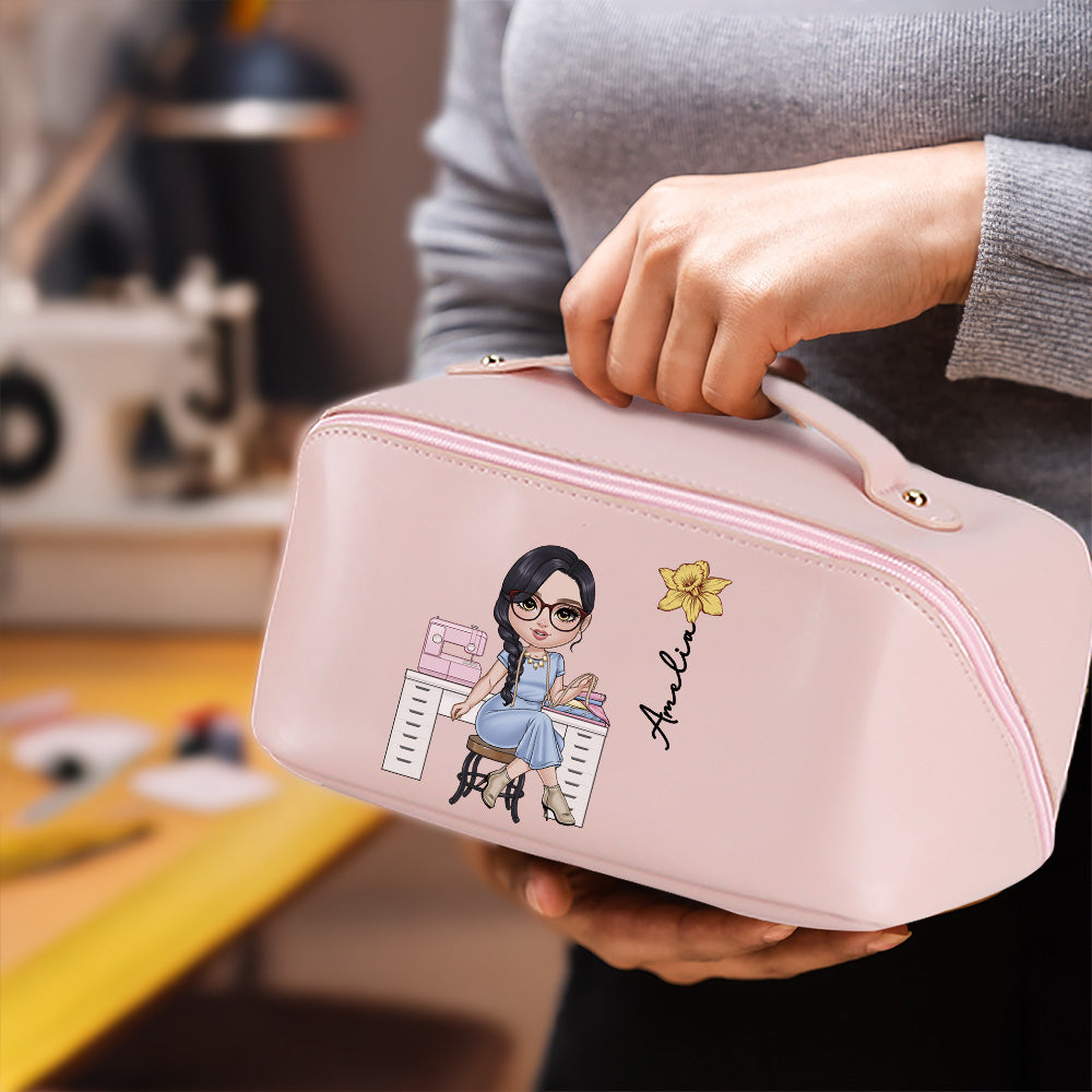 Personalizada de nacimiento de flores de dibujos animados de costura Chica PU Bolsa de maquillaje de cuero con nombre portátil de viaje Accesorios de regalo de cumpleaños para las mujeres niñas