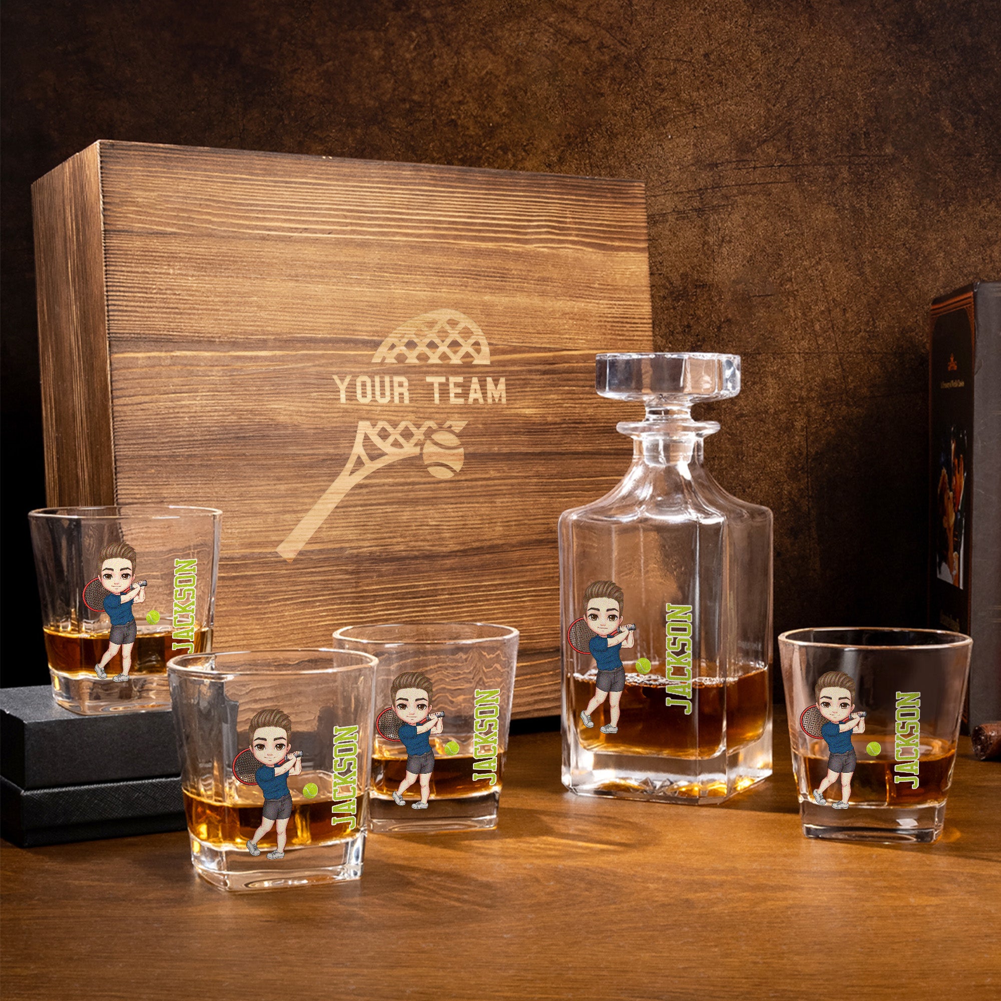 Decantador de whisky personalizado con el nombre de un personaje de tenis de dibujos animados Regalo de cumpleaños del Día del Padre para el marido amante del tenis