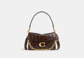 COACH® Women's Bolso De Hombro Tabby Con Cadena Y Acolchado en Castaño | Cuir