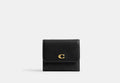 COACH® Women's Cartera con solapa pequeña Mila en Negro | Cuir