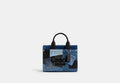 COACH® Women's Bolso tote Cargo 20 con patchwork en Azul | Tissu