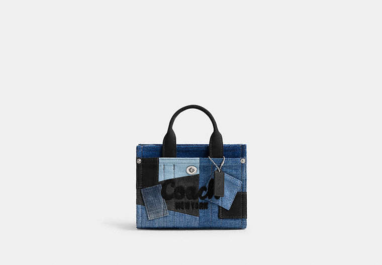 COACH® Women's Bolso tote Cargo 20 con patchwork en Azul | Tissu