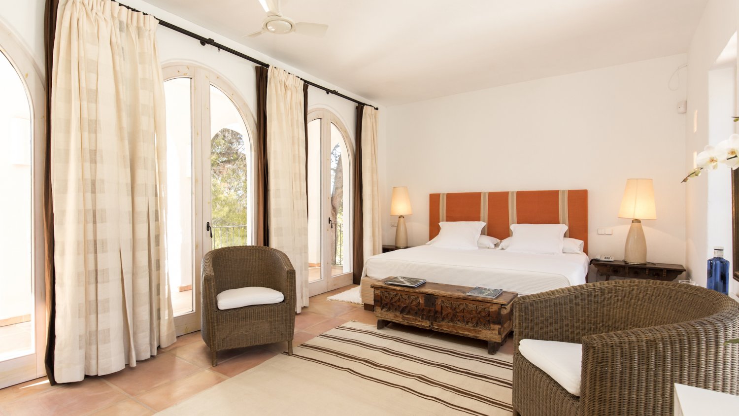 Peaceful Ibiza Villa Surrounded by Nature with a Tennis Court in Ibiza Town