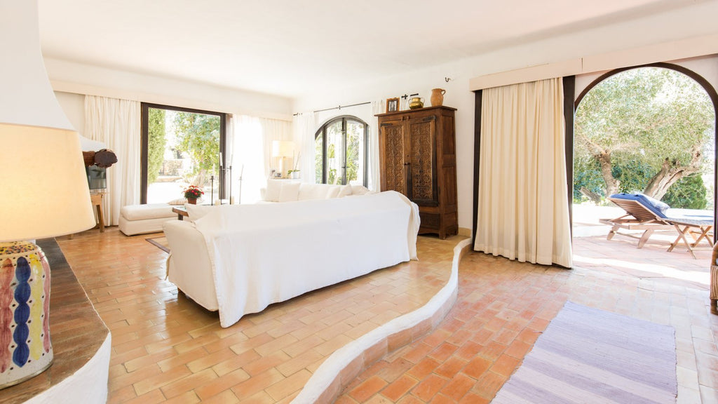 Peaceful Ibiza Villa Surrounded by Nature with a Tennis Court in Ibiza Town