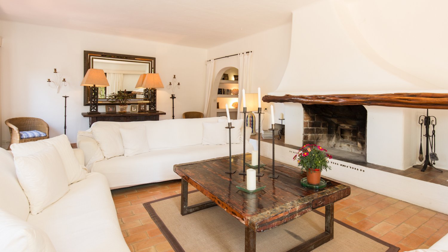 Peaceful Ibiza Villa Surrounded by Nature with a Tennis Court in Ibiza Town