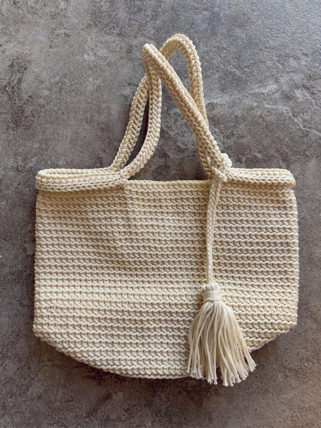Bolso crochet color blanco base redonda L