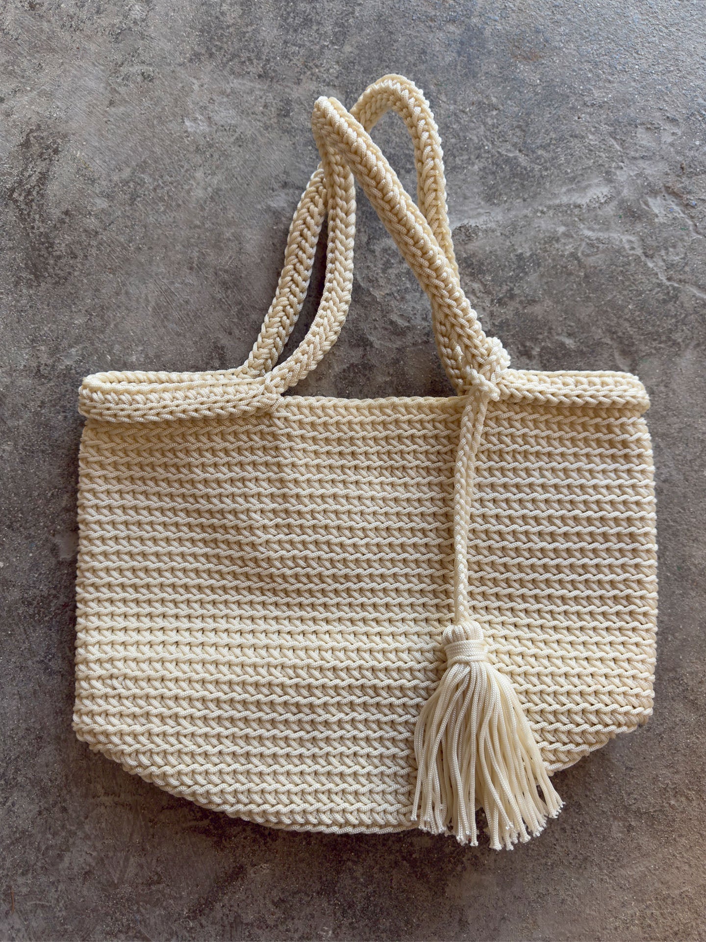 Bolso crochet color blanco base redonda L