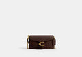 COACH® Women's Bolso Cruzado Tabby 19 Con Cadena en Castaño | Cuir