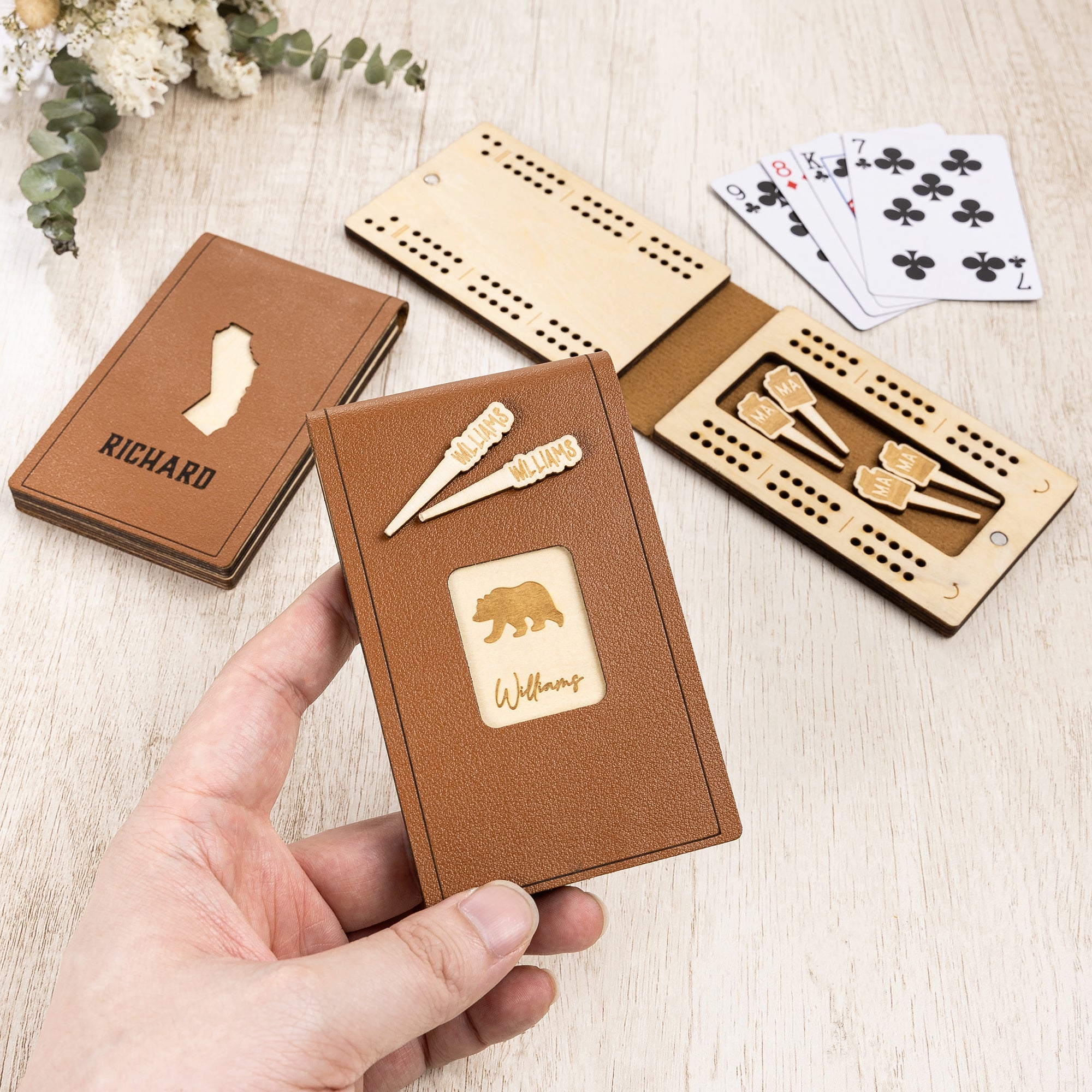 Tablero de Cribbage portátil personalizado con clavijas de madera y nombre Wildlife US State Regalo de cumpleaños de camping para los amantes del Cribbage