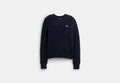 COACH® Women's Sudadera De Cuello Rojoondo Con Bordados Coach en Azul, Talla Mediano | Autre