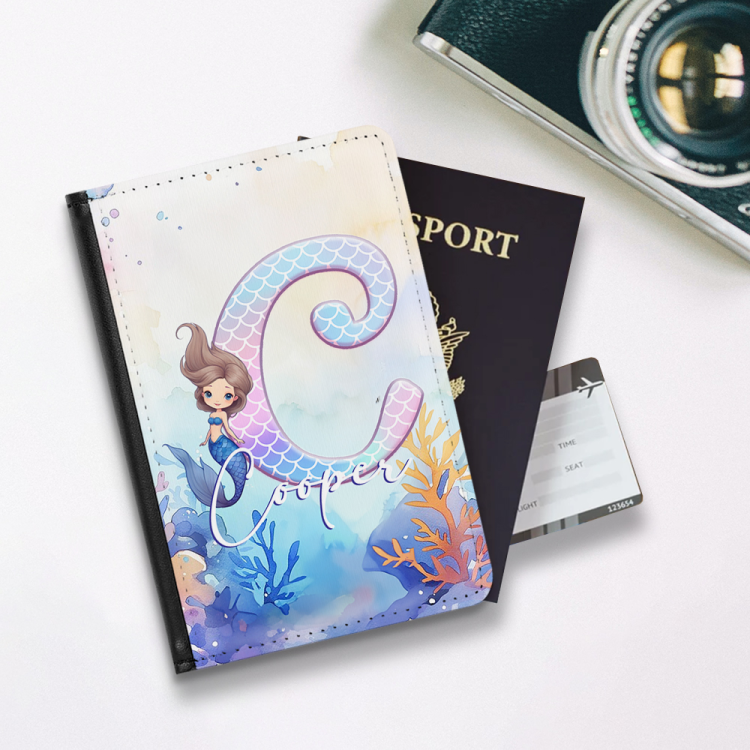 Porta Pasaporte de Piel Personalizado Mundo Submarino de la Princesa Sirena Fantástica con Nombre e Inicial de Viaje Regalo de Cumpleaños Esencial para los Amantes de las Sirenas
