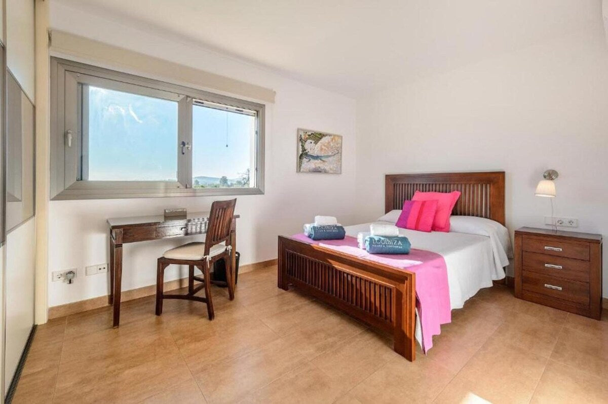 Comfy and Private Ibiza Villa in San Antonio