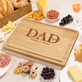 Tabla para cortar embutidos personalizada Daddy We Love You FSC de bambú con ranura para zumo grabada con los nombres de 1 a 12 niños Regalo del Día del Padre para papá Abuelo