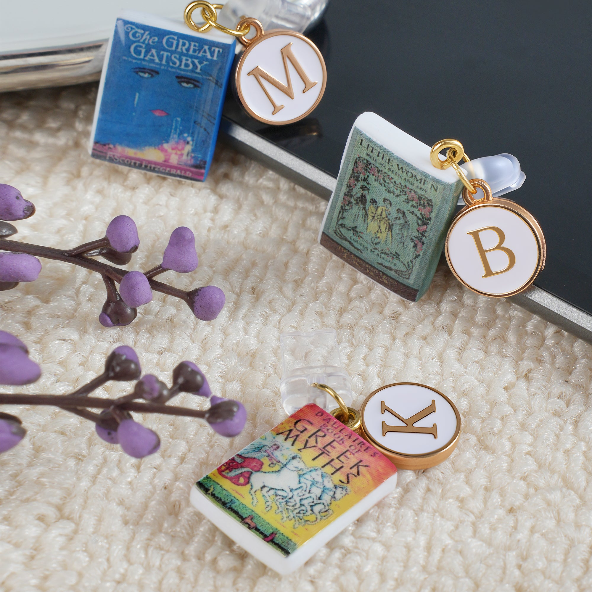 Tapa de libro en miniatura con inicial personalizada Regalo de cumpleaños para ratones de biblioteca Escritores Amigos Familia