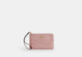 COACH® Women's Bolso Pouch Con Cremallera Corner De Tela Vaquera De Firma en Rosa | Coton