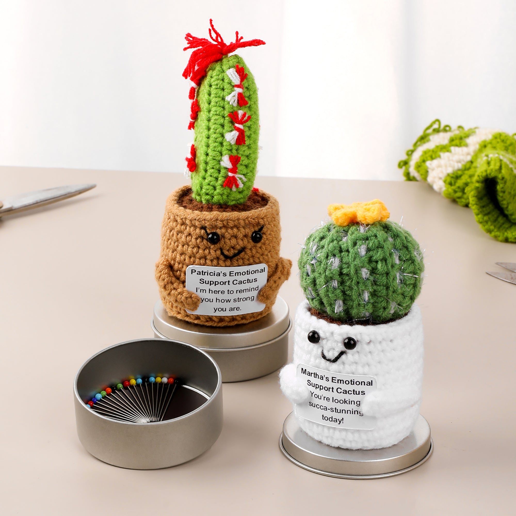 Cojín de ganchillo personalizado con nombre de cactus de apoyo emocional y caja magnética de almacenamiento Suministros de costura Regalo para entusiastas de la costura de acolchado