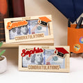 Felicitaciones Personalizadas Clase de Graduación Porta Dinero de Madera con Nombre en 3D y Año Fiesta de Graduación Regalo para Graduados