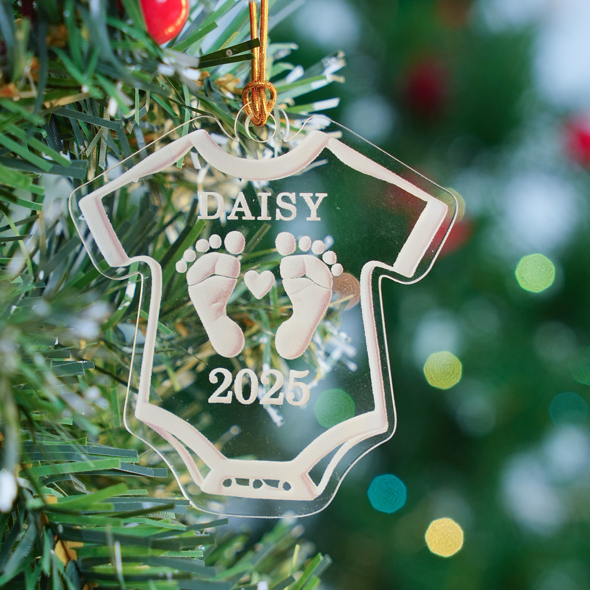 Bodysuit de bebé personalizado Adorno de anuncio de embarazo con texto y año Árbol de Navidad Decoración del hogar Regalo de cumpleaños para padres primerizos