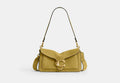 COACH® Women's Tabby Shoulder Bag 26 en Verde | Cuir