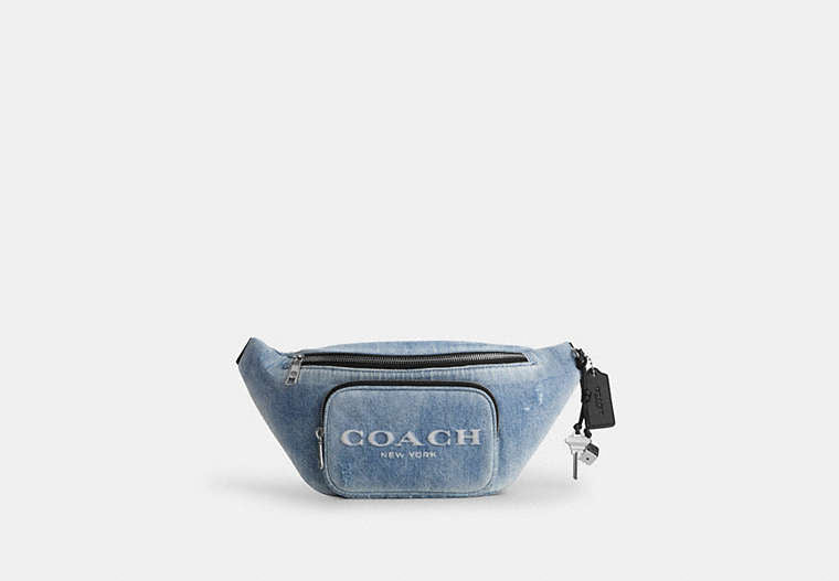 COACH® Men's Riñonera Travis 35 En Tela Vaquera Exquisita Con Charms en Azul | Cuir
