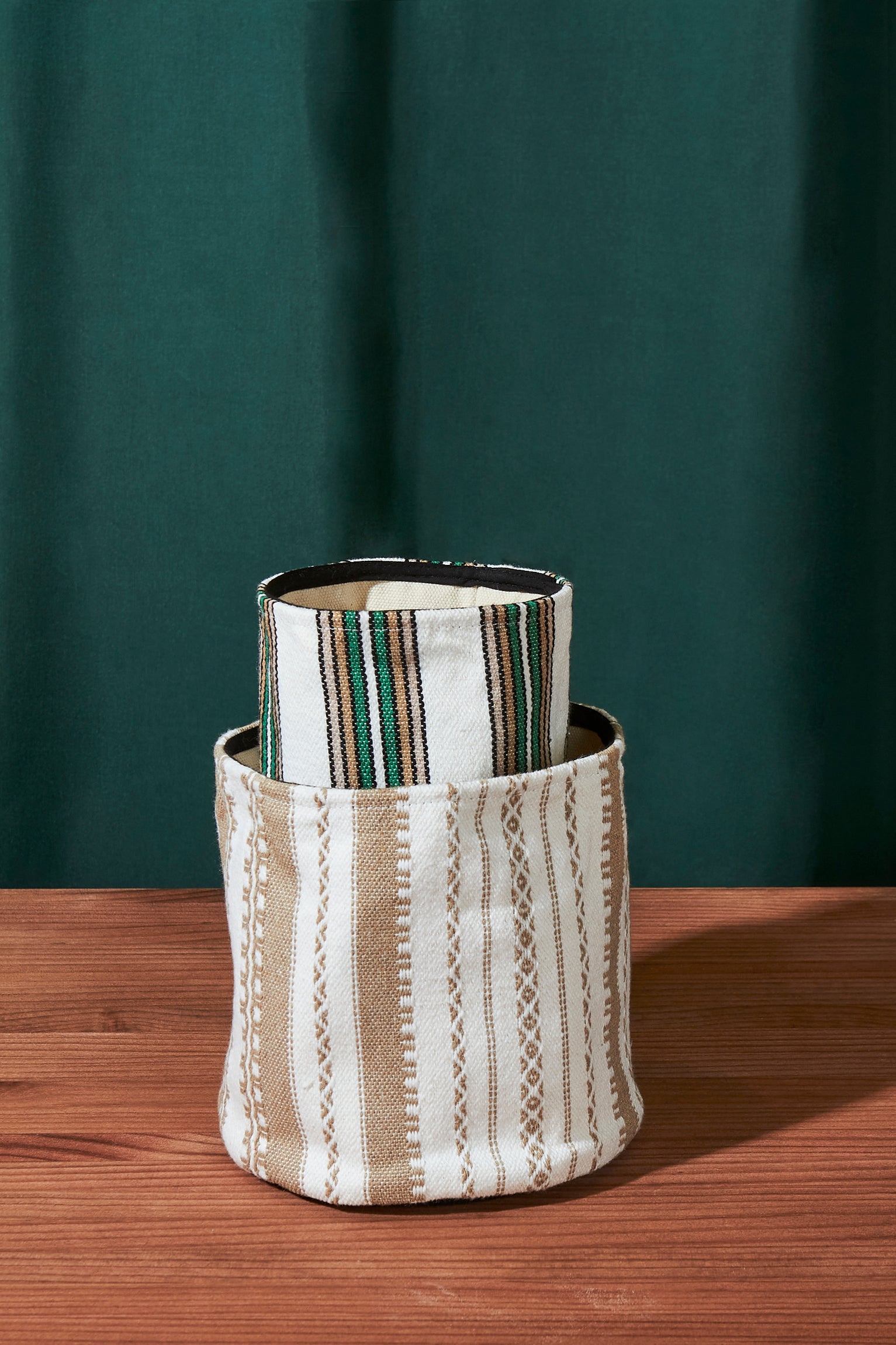 Cesto alpujarra y tejido canario verde y beige