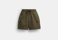 COACH® Men's Coach | Pantalón Corto Camp De Firma De Brain Dead en Verde, Talla Mediano