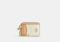 COACH® Women's Tarjetero Con Cremallera De Piel De Firma Con Charm en Amarillo | Cuir