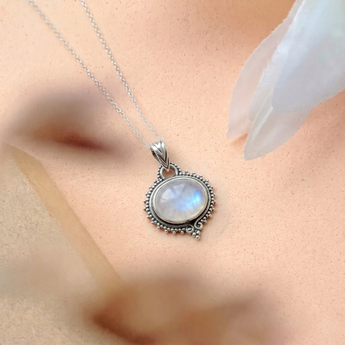 Colgante Amisha de Piedra Lunar y Plata Esterlina 925