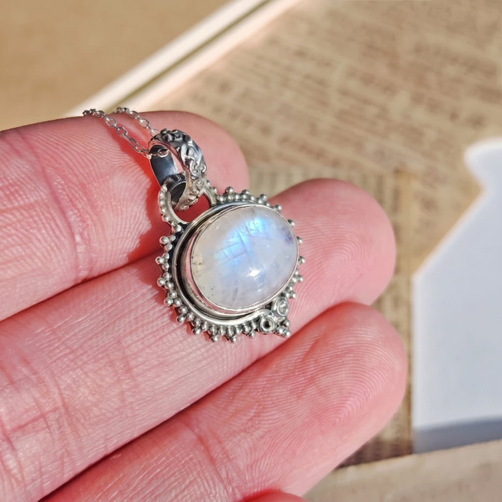 Colgante Amisha de Piedra Lunar y Plata Esterlina 925