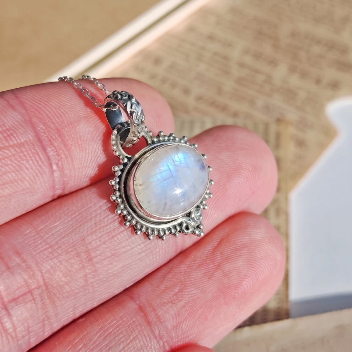 Colgante Amisha de Piedra Lunar y Plata Esterlina 925