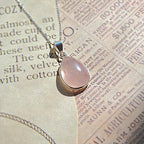 Colgante 'Danu' Cuarzo Rosa y Plata de Ley 925