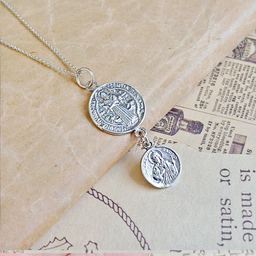Colgante Doble Protección San Benito & San Judas Tadeo – Plata de Ley 925