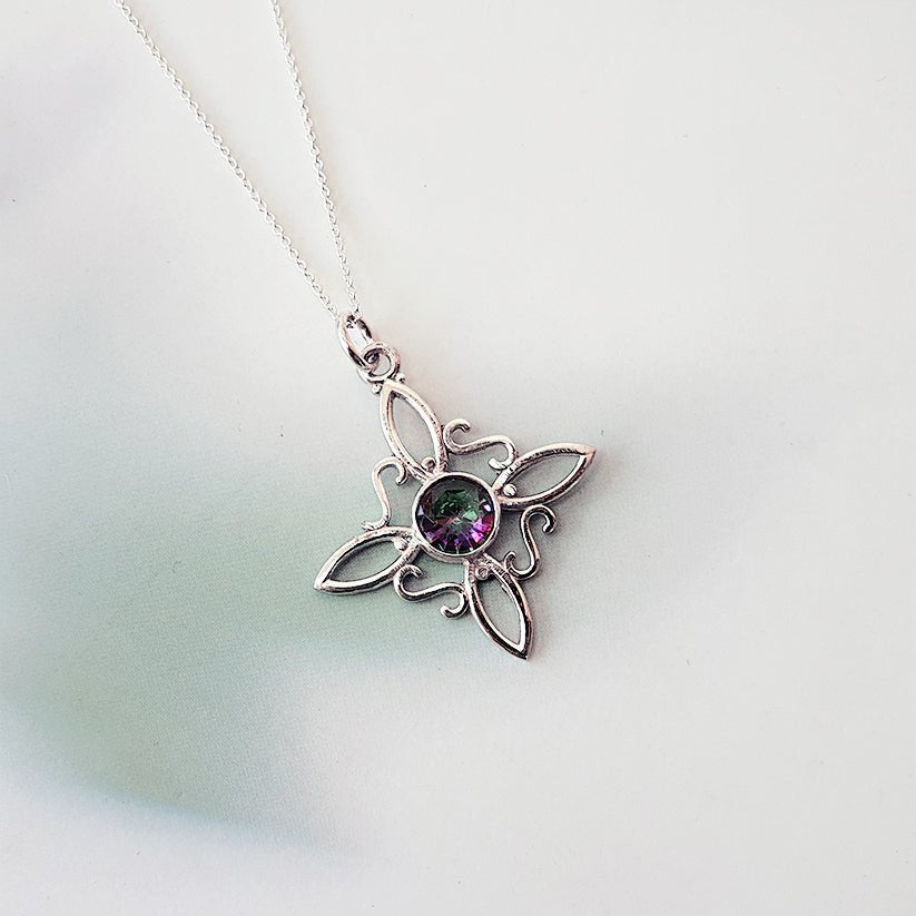 Colgante Nudo de Bruja en Plata de Ley 925 con Topacio Místico